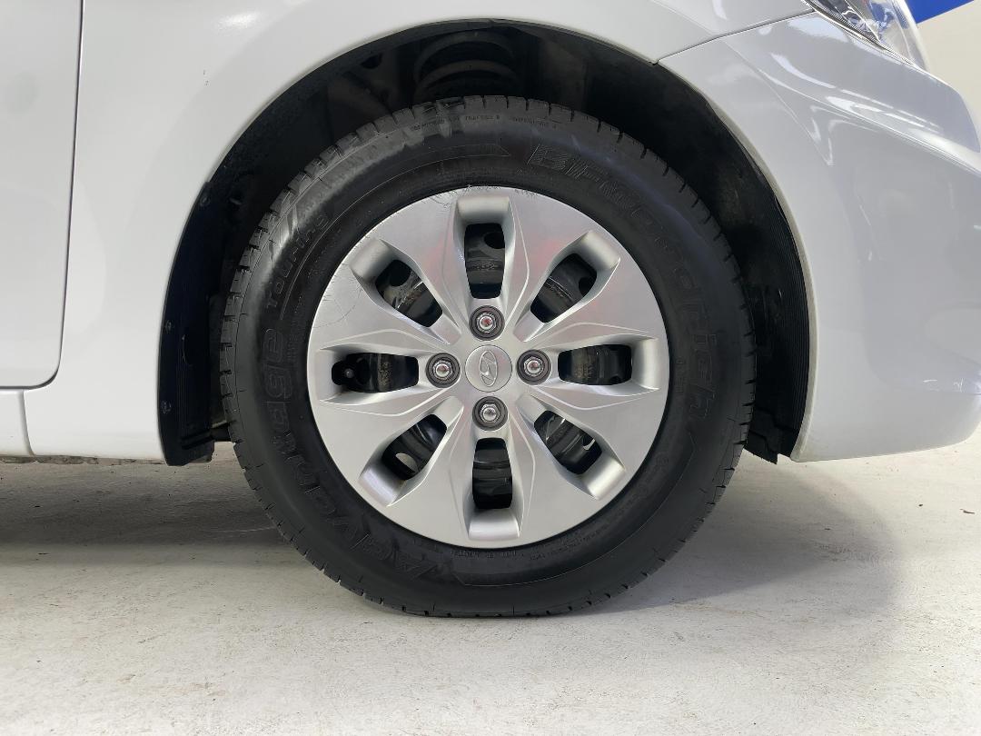 Photo '9' of Hyundai Accent