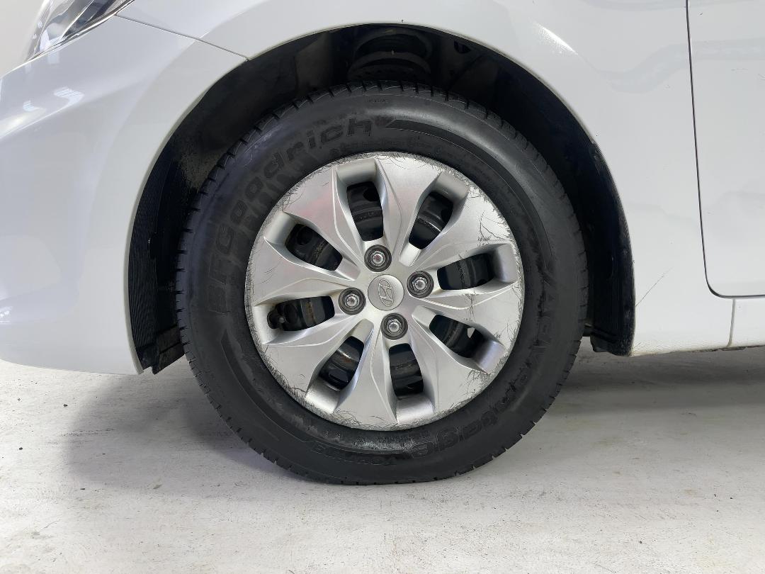 Photo '10' of Hyundai Accent