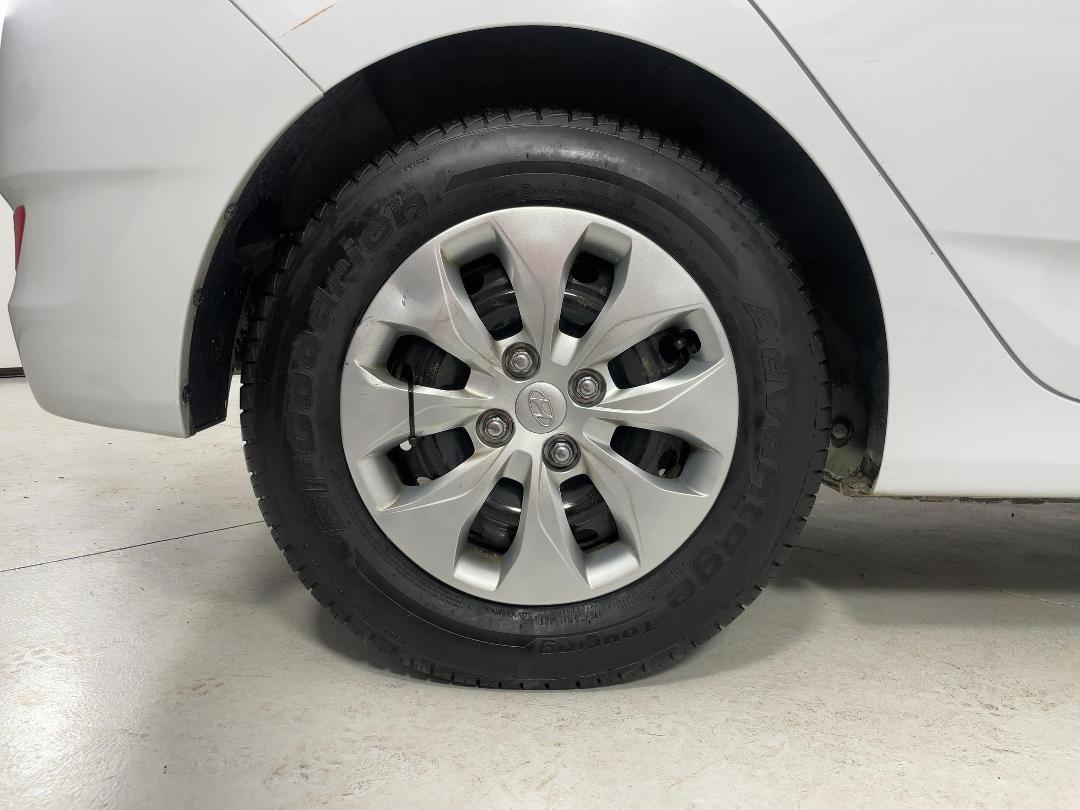 Photo '12' of Hyundai Accent