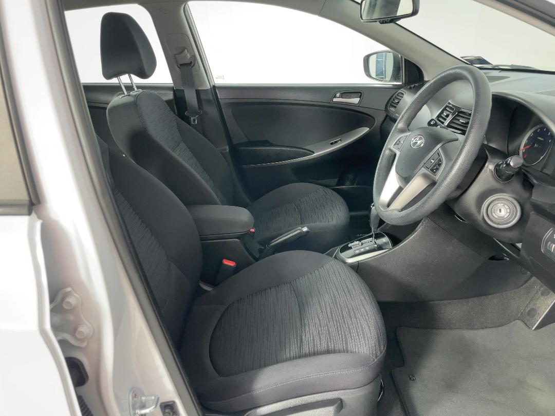 Photo '16' of Hyundai Accent