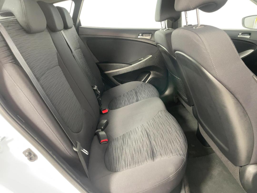 Photo '20' of Hyundai Accent