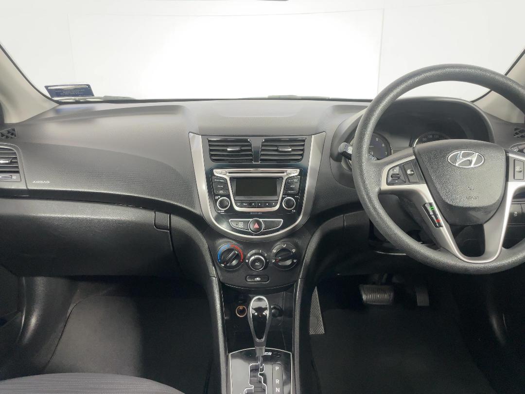 Photo '17' of Hyundai Accent