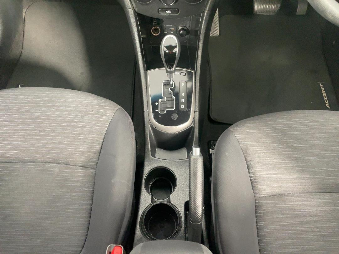 Photo '18' of Hyundai Accent