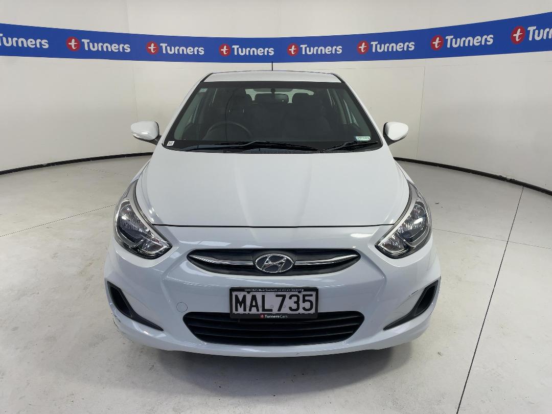 Photo '2' of Hyundai Accent Photo '2' of Hyundai Accent