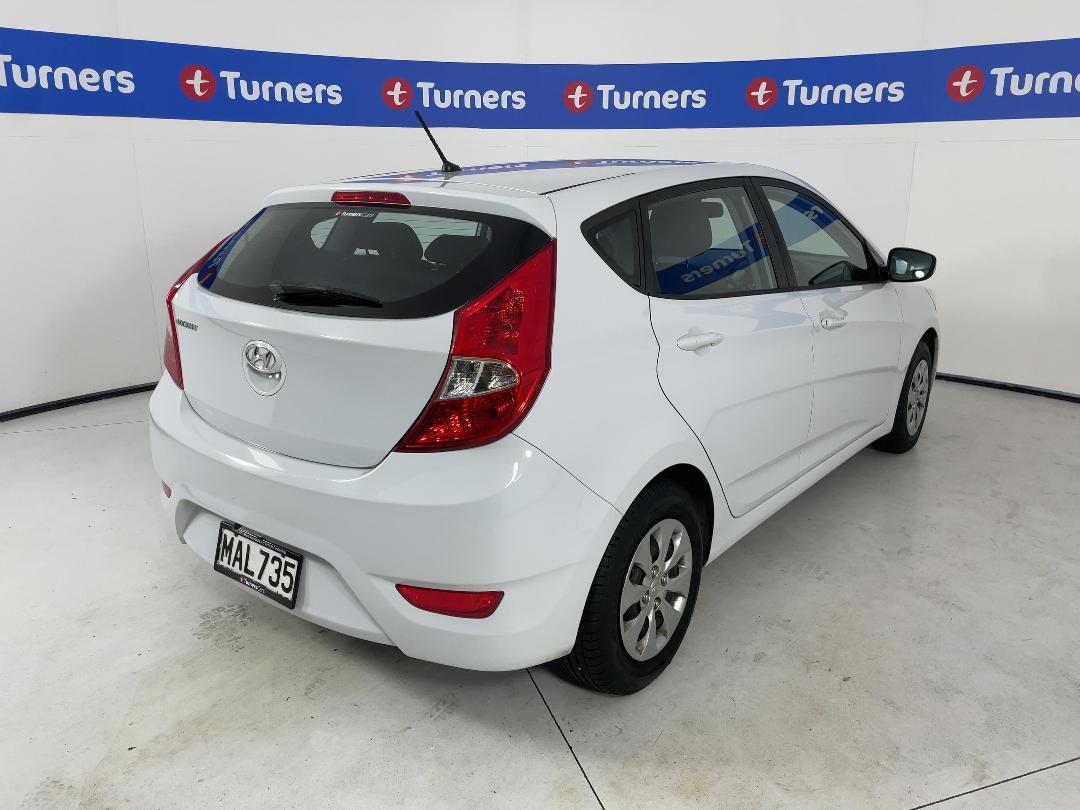 Photo '7' of Hyundai Accent Photo '7' of Hyundai Accent