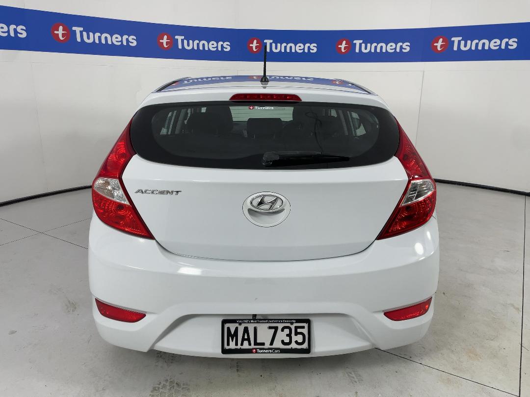 Photo '6' of Hyundai Accent Photo '6' of Hyundai Accent