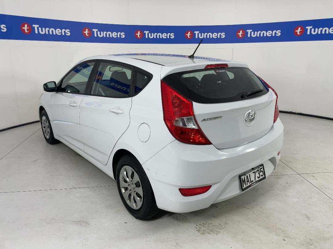 Photo '5' of Hyundai Accent Photo '5' of Hyundai Accent