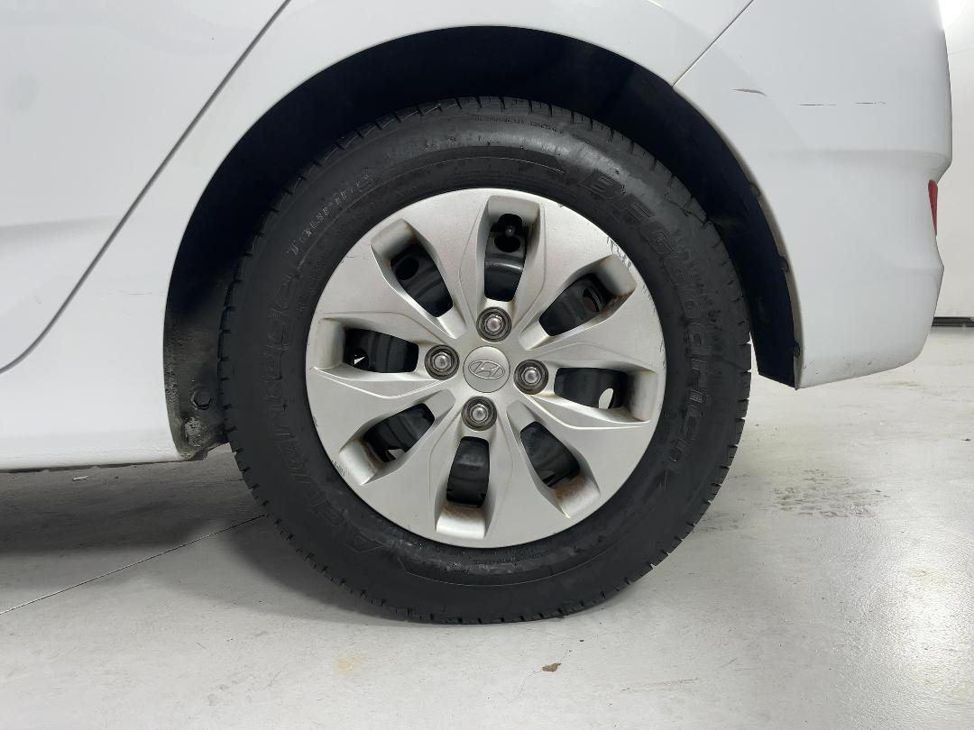 Photo '11' of Hyundai Accent Photo '11' of Hyundai Accent