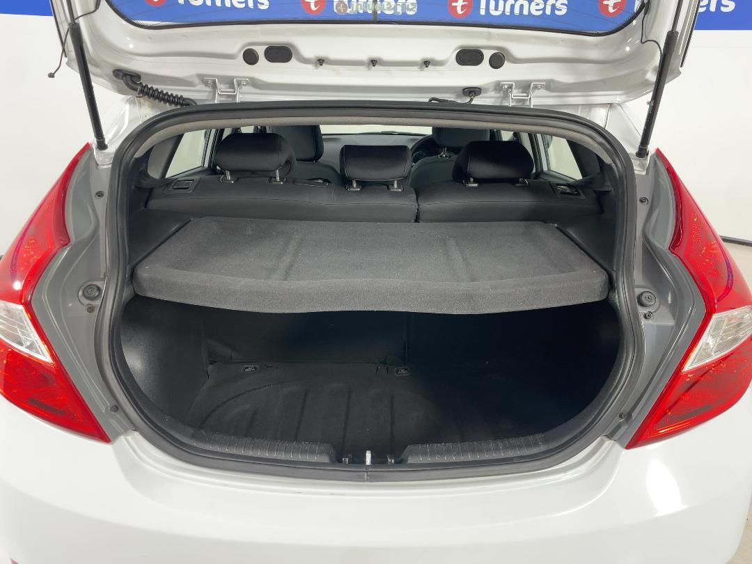 Photo '14' of Hyundai Accent Photo '14' of Hyundai Accent