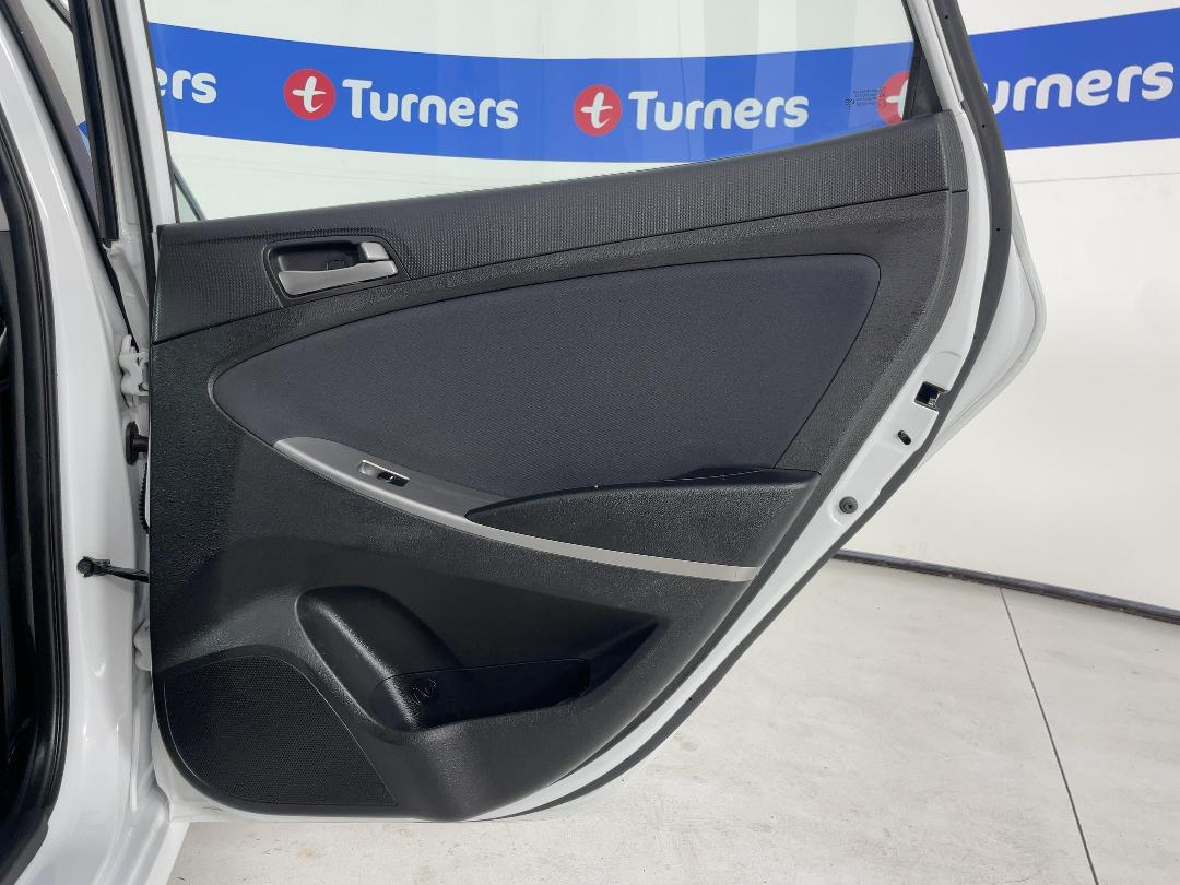 Photo '19' of Hyundai Accent Photo '19' of Hyundai Accent