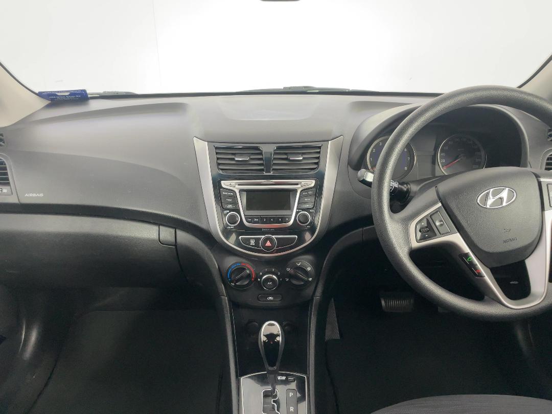 Photo '17' of Hyundai Accent Photo '17' of Hyundai Accent