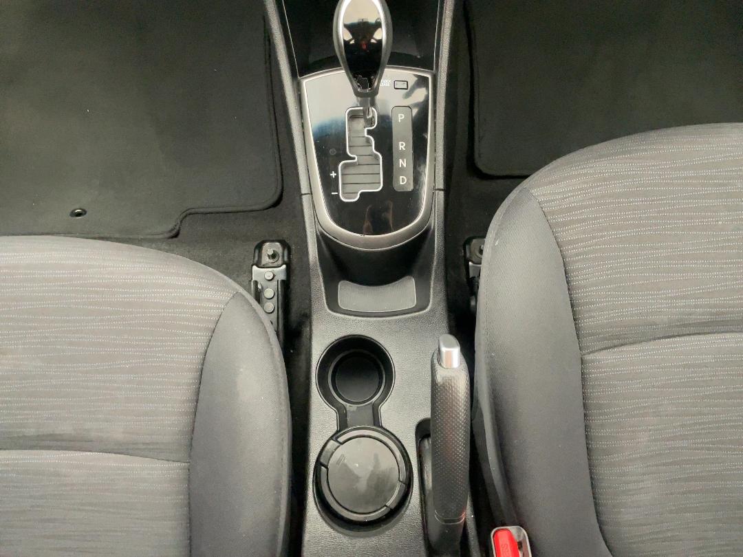 Photo '18' of Hyundai Accent Photo '18' of Hyundai Accent