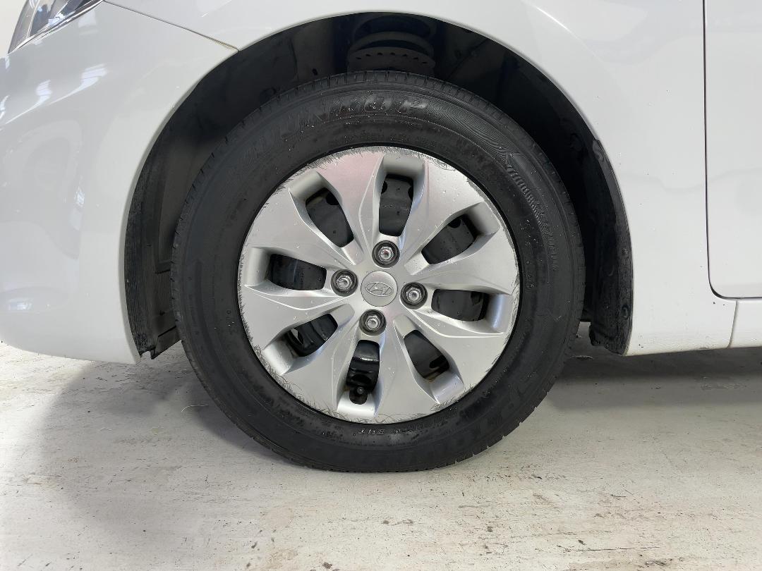 Photo '10' of Hyundai Accent