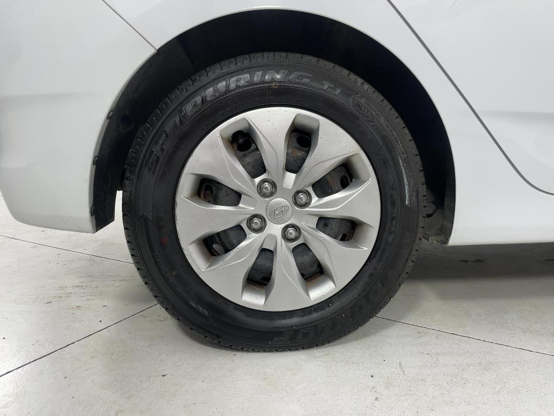 Photo '12' of Hyundai Accent