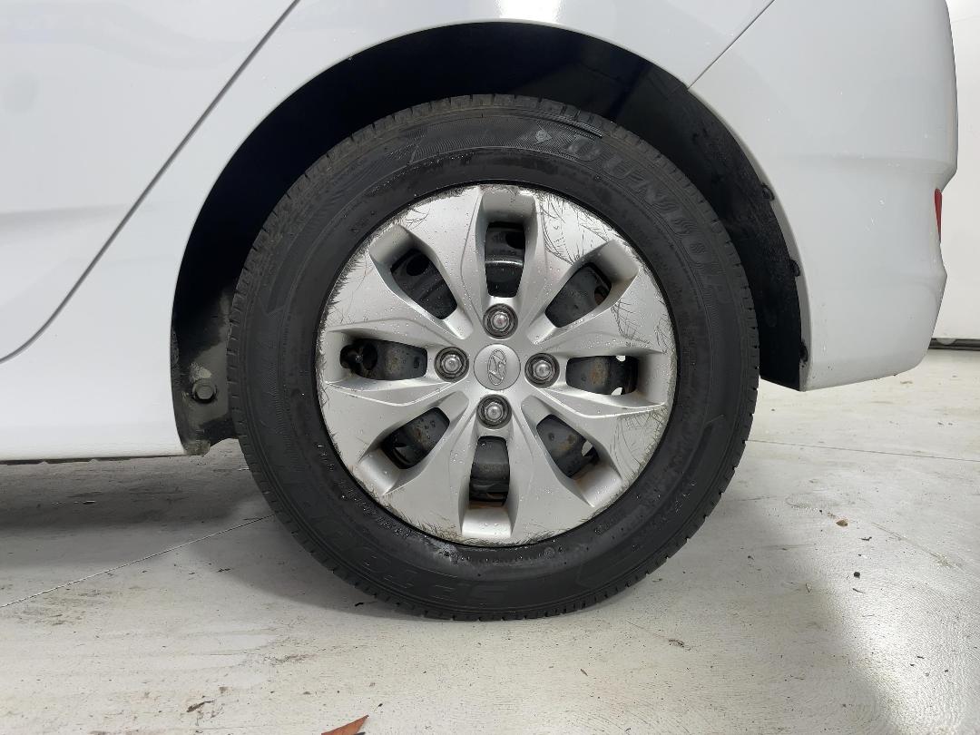 Photo '11' of Hyundai Accent