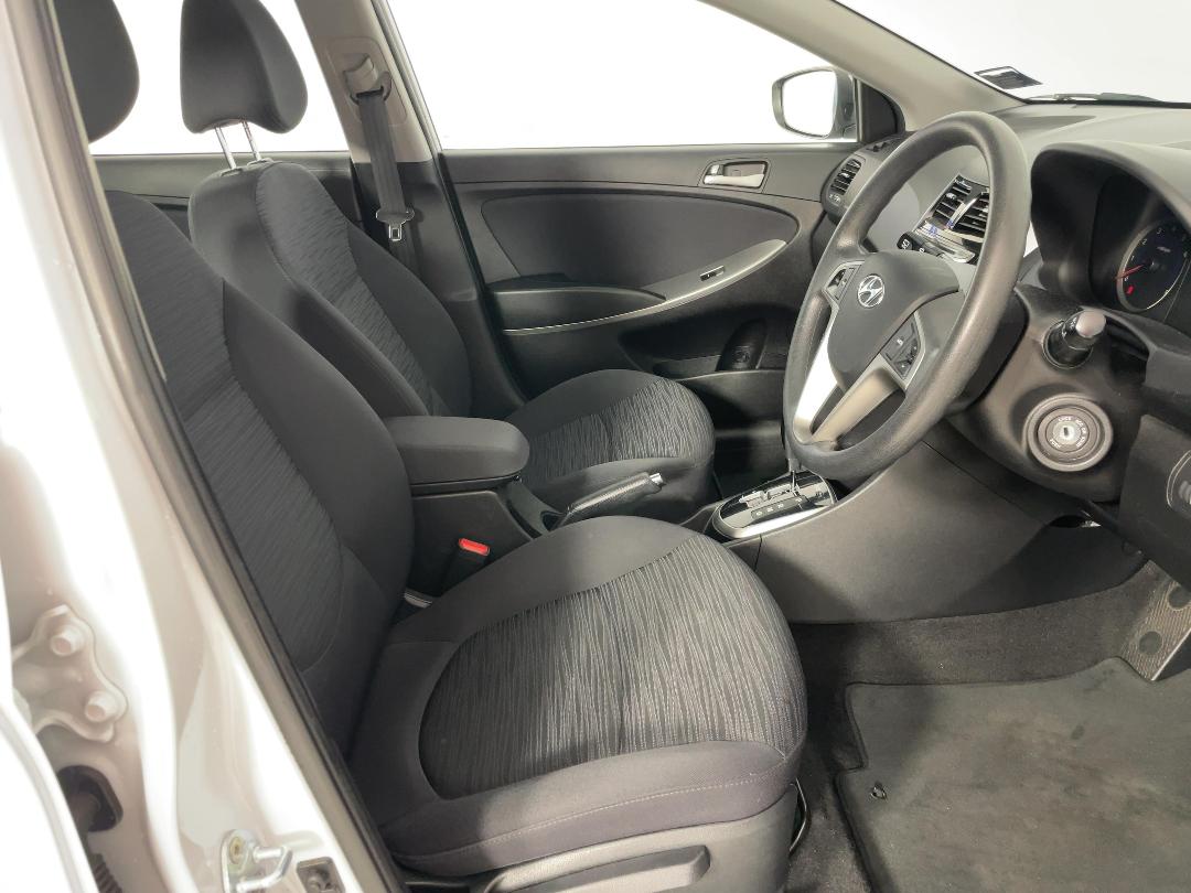 Photo '16' of Hyundai Accent