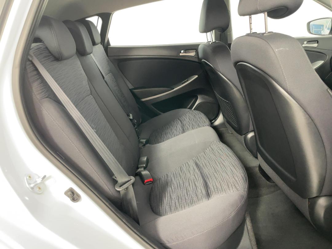 Photo '20' of Hyundai Accent