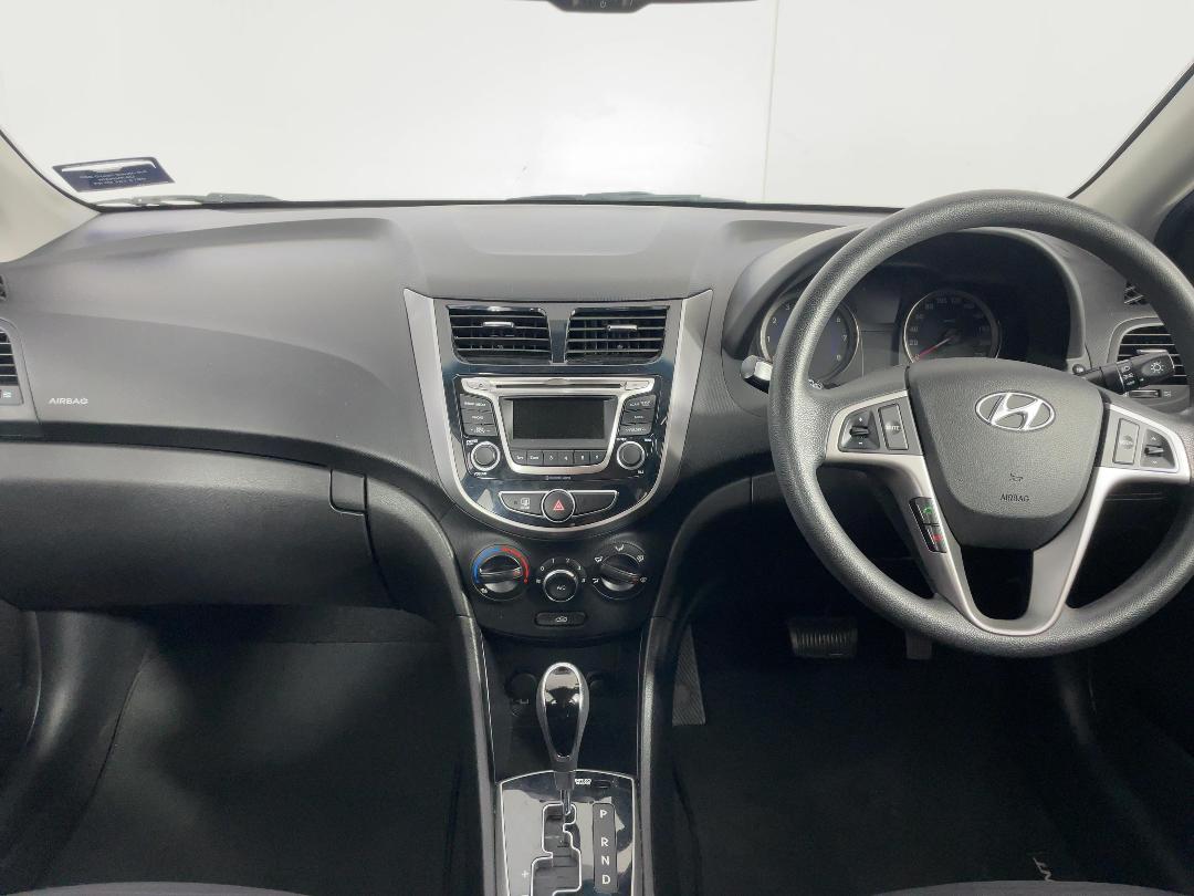 Photo '17' of Hyundai Accent