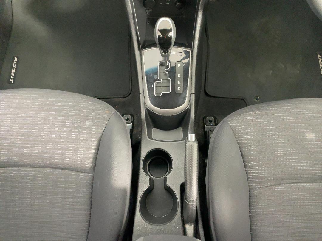 Photo '18' of Hyundai Accent