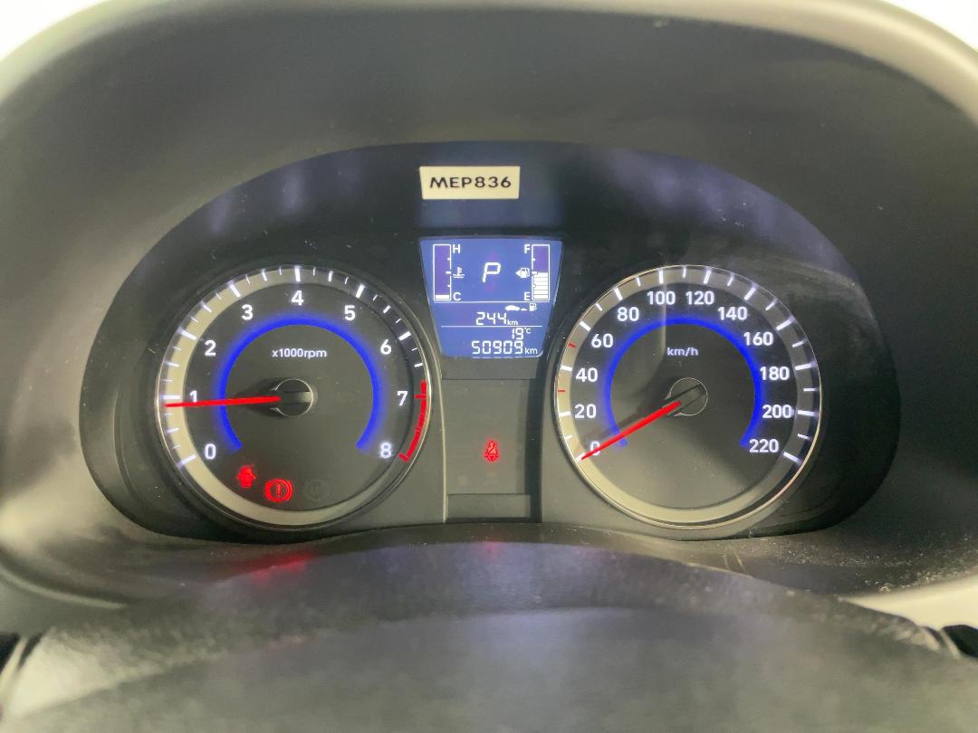 Photo '21' of Hyundai Accent