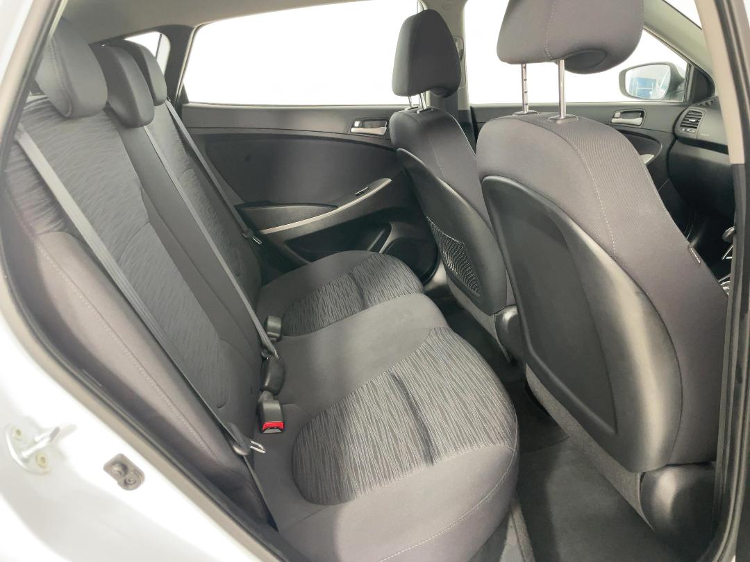 Photo '20' of Hyundai Accent