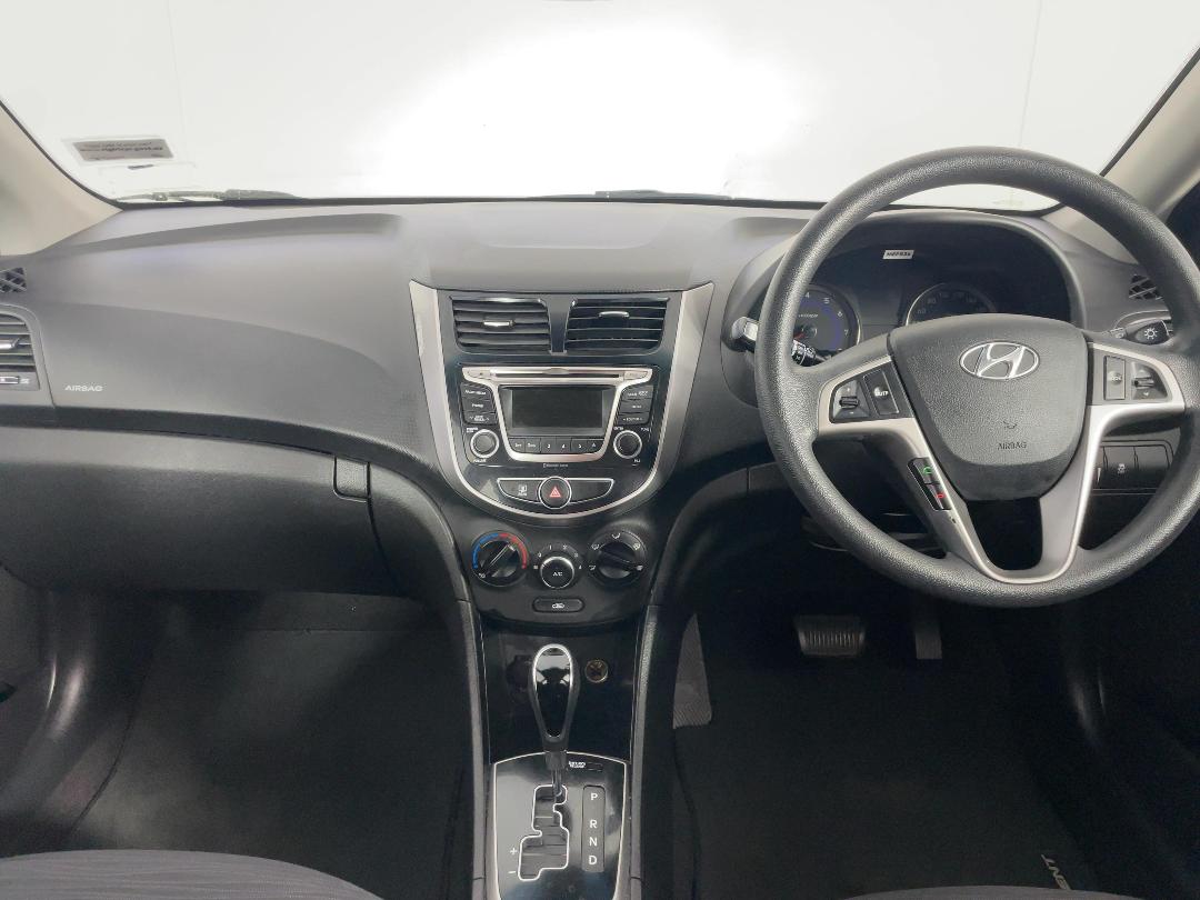 Photo '17' of Hyundai Accent