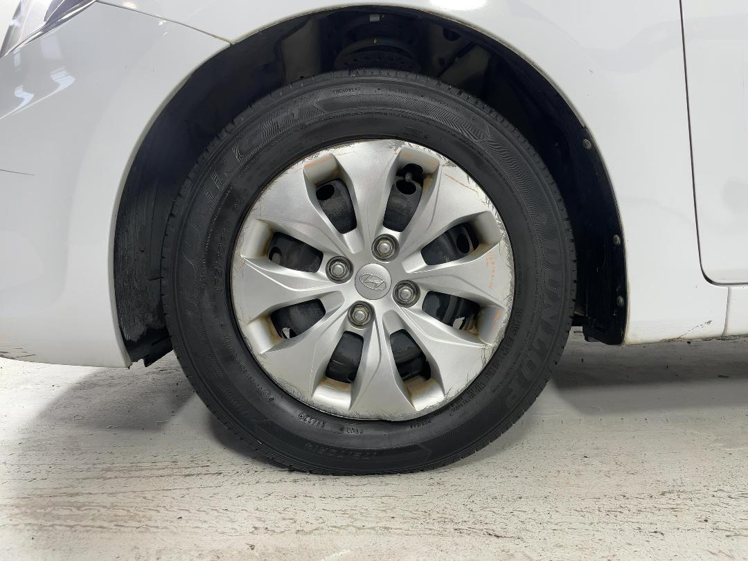 Photo '10' of Hyundai Accent