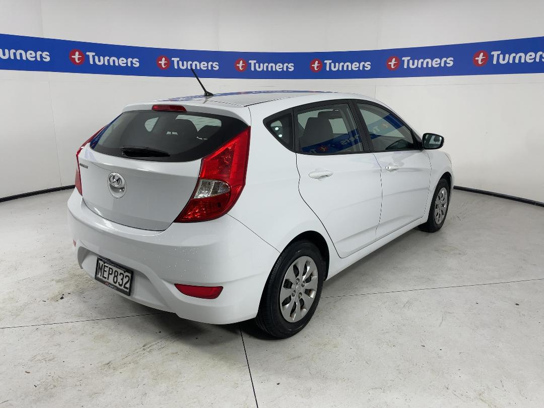 Photo '7' of Hyundai Accent