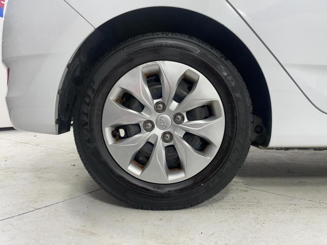 Photo '12' of Hyundai Accent