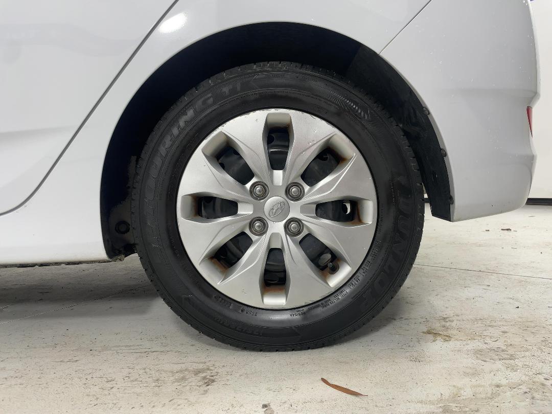 Photo '11' of Hyundai Accent