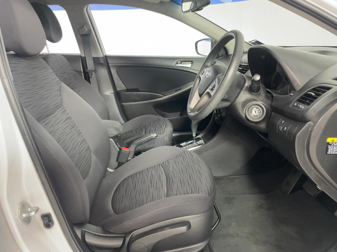 Photo '16' of Hyundai Accent