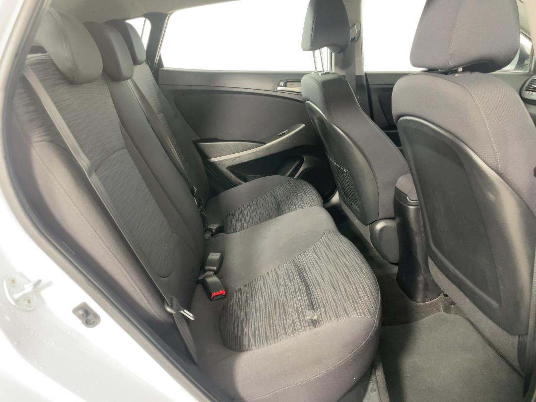 Photo '20' of Hyundai Accent