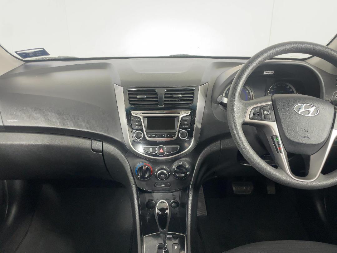 Photo '17' of Hyundai Accent