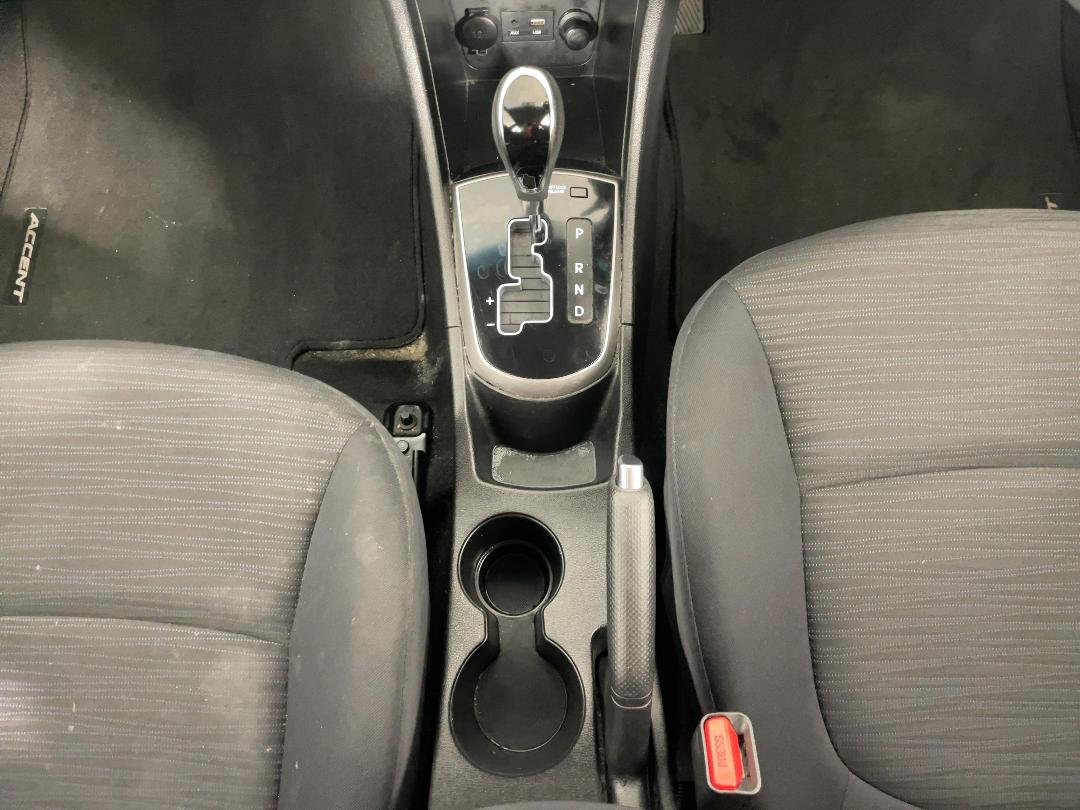 Photo '18' of Hyundai Accent