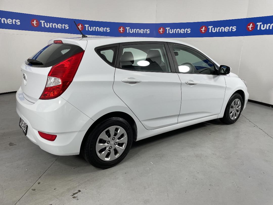 Photo '7' of Hyundai Accent Photo '7' of Hyundai Accent