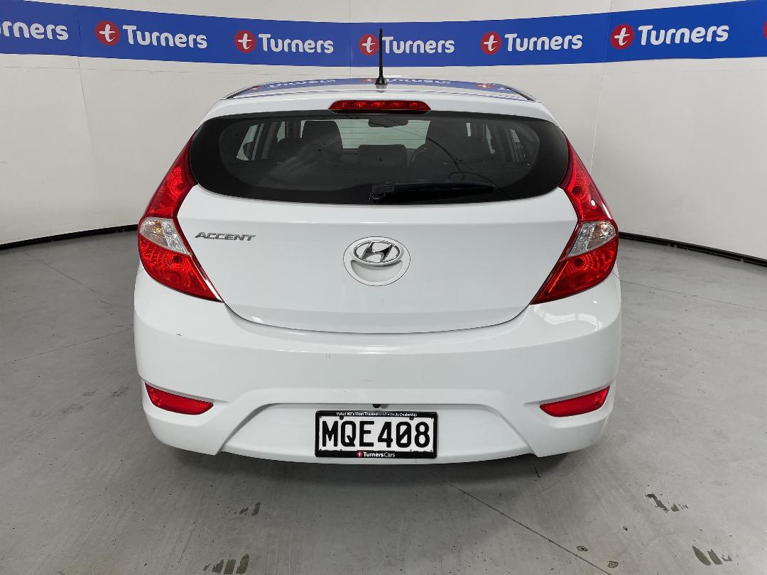 Photo '6' of Hyundai Accent Photo '6' of Hyundai Accent