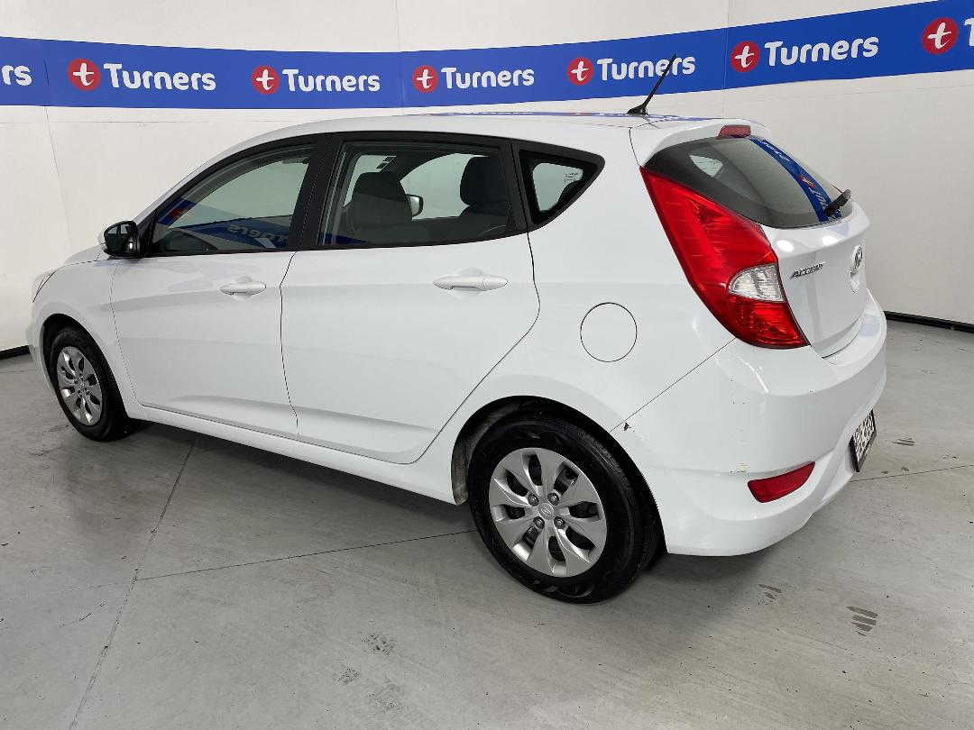 Photo '5' of Hyundai Accent Photo '5' of Hyundai Accent