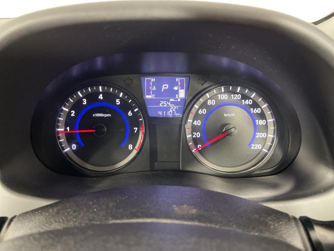 Photo '21' of Hyundai Accent Photo '21' of Hyundai Accent