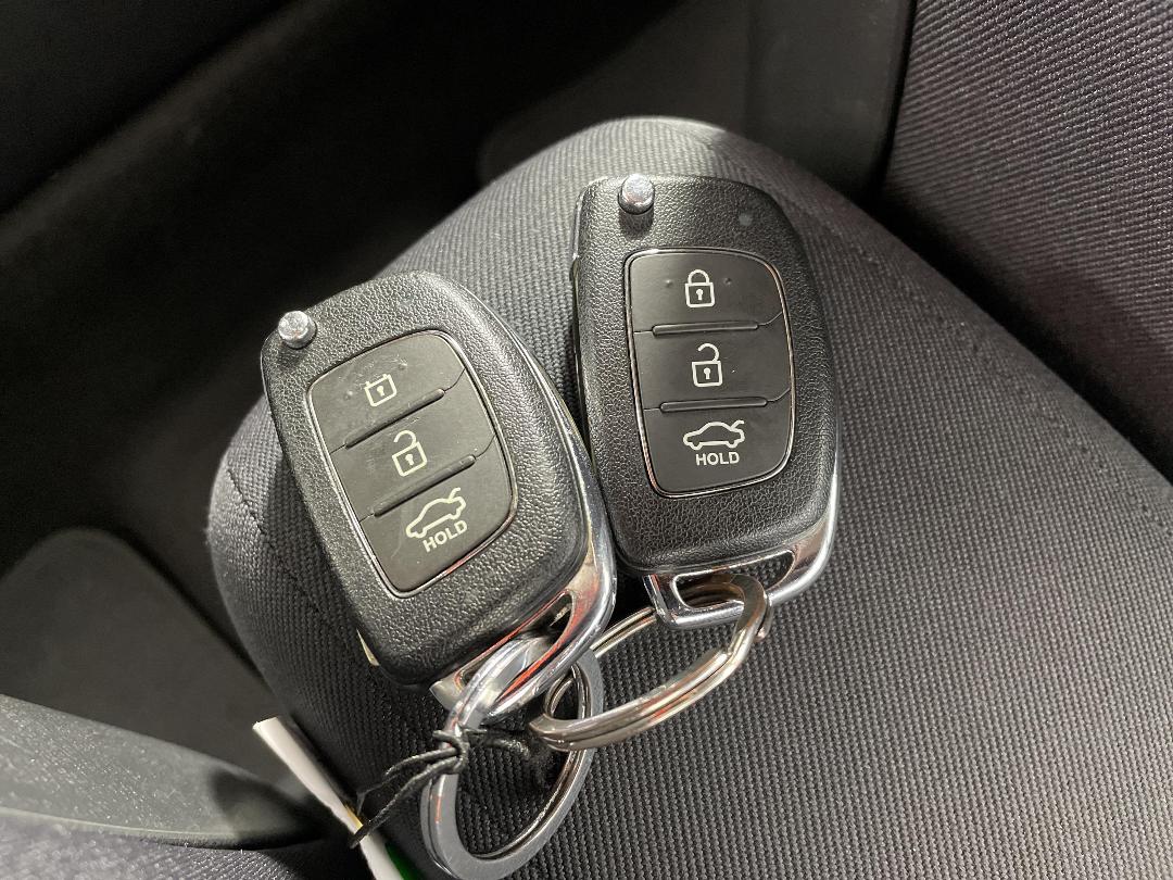 Photo '22' of Hyundai Accent Photo '22' of Hyundai Accent