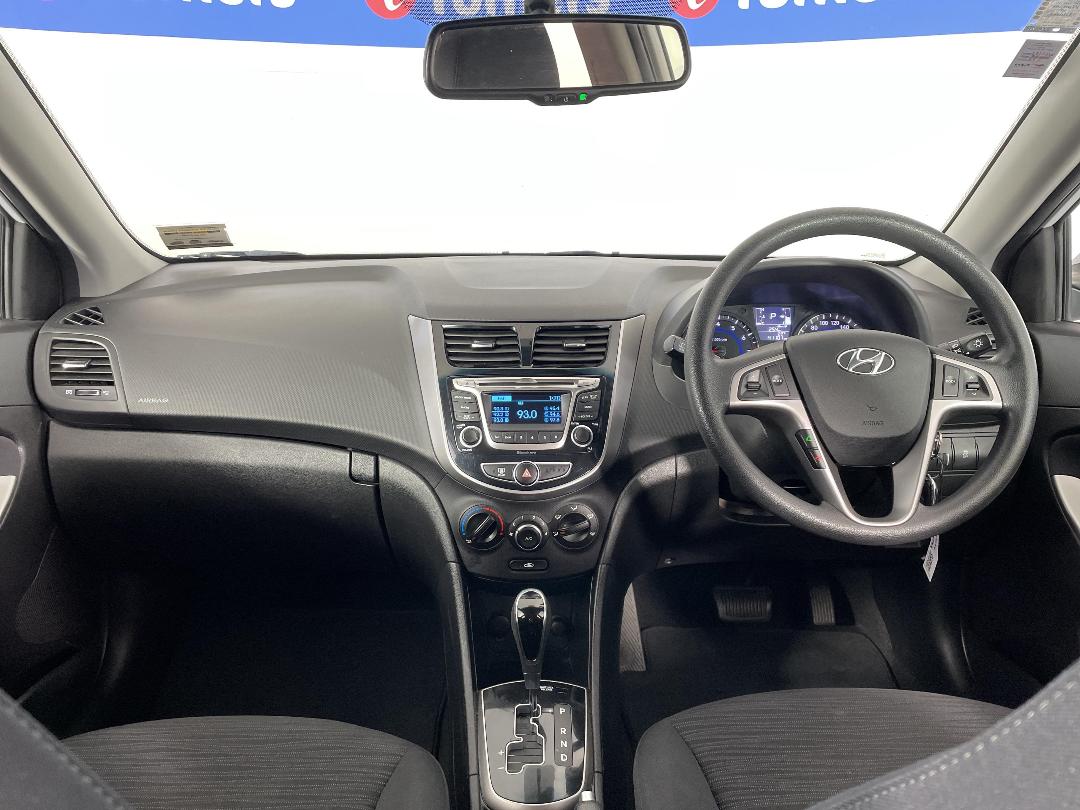 Photo '17' of Hyundai Accent Photo '17' of Hyundai Accent