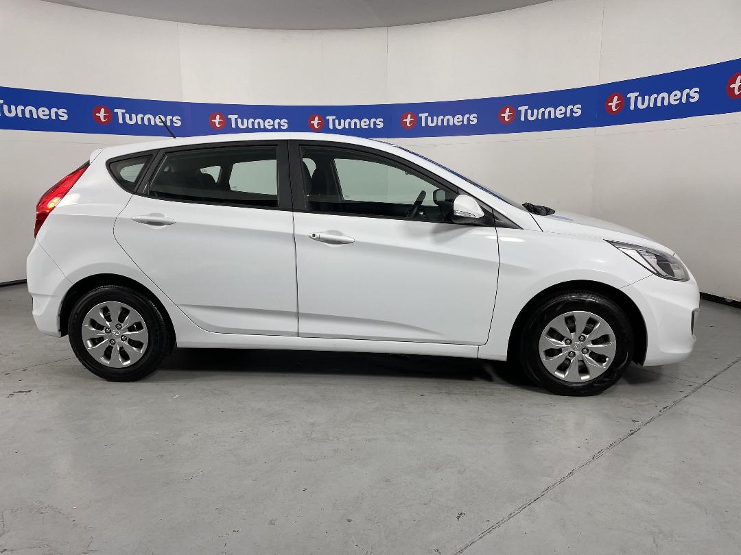 Photo '23' of Hyundai Accent Photo '23' of Hyundai Accent