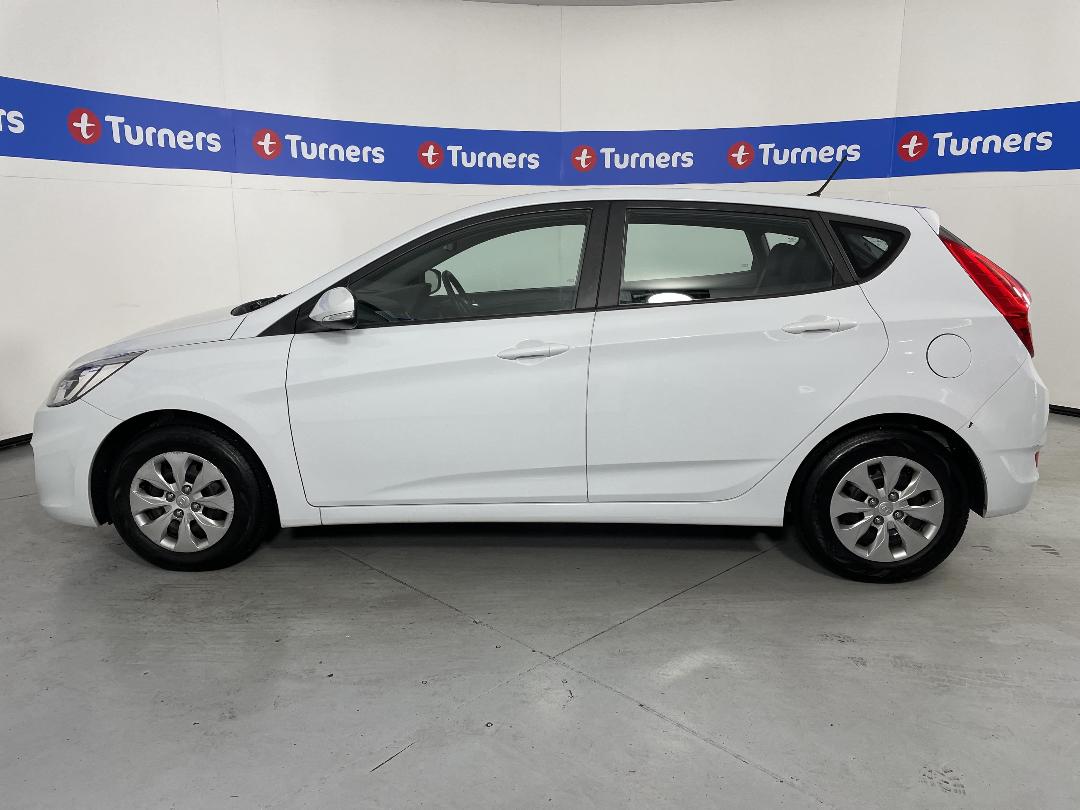 Photo '24' of Hyundai Accent Photo '24' of Hyundai Accent