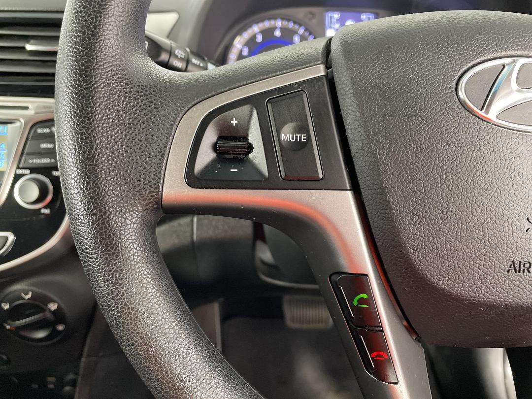 Photo '25' of Hyundai Accent Photo '25' of Hyundai Accent