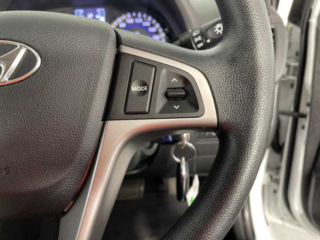 Photo '26' of Hyundai Accent Photo '26' of Hyundai Accent