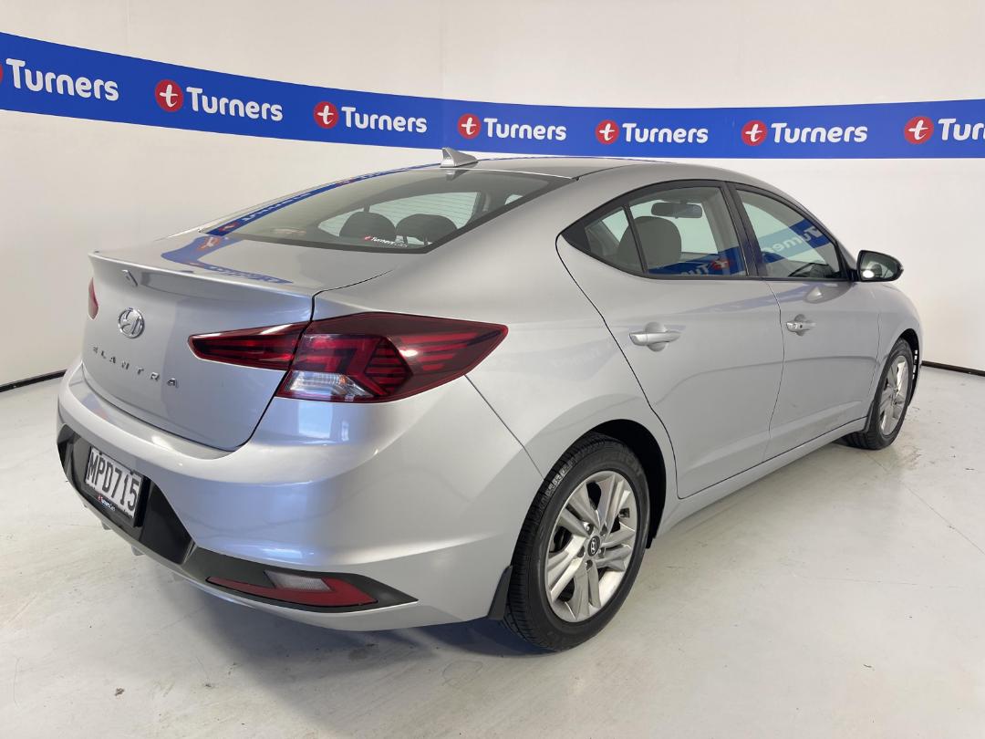 Photo '7' of Hyundai Elantra Photo '7' of Hyundai Elantra