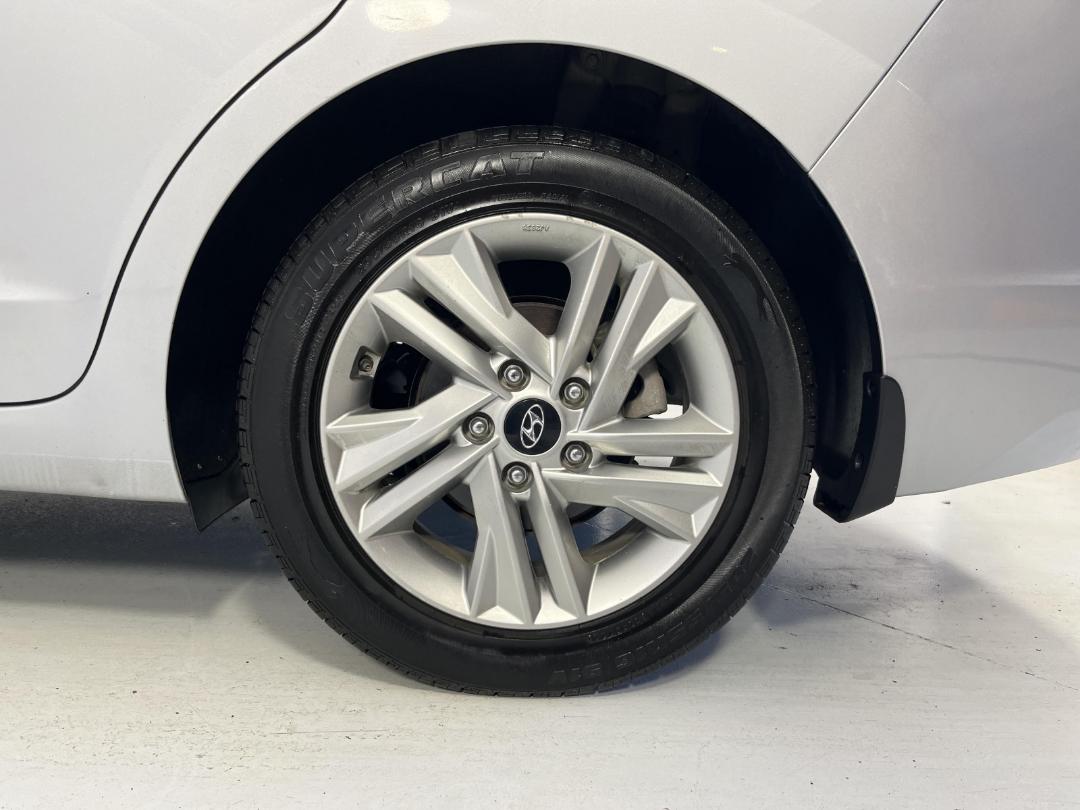 Photo '11' of Hyundai Elantra Photo '11' of Hyundai Elantra