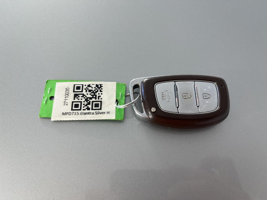 Photo '22' of Hyundai Elantra Photo '22' of Hyundai Elantra