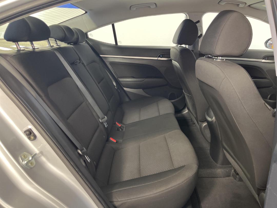 Photo '20' of Hyundai Elantra Photo '20' of Hyundai Elantra