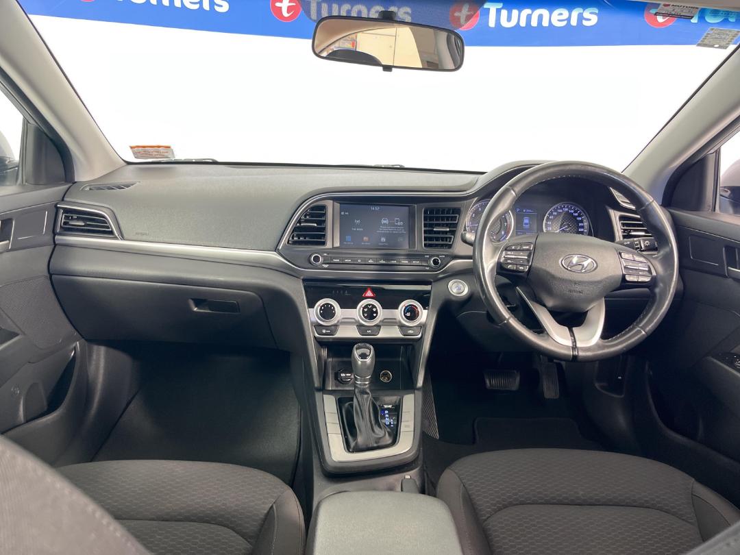 Photo '17' of Hyundai Elantra Photo '17' of Hyundai Elantra