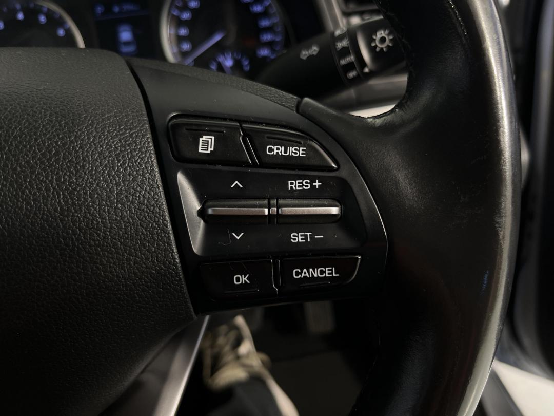 Photo '23' of Hyundai Elantra Photo '23' of Hyundai Elantra